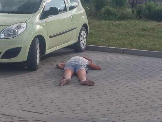 Kobieta była kompletnie pijana. Chciała jechać autem z czwórką dzieci 