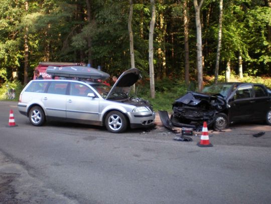 Kobieta na podwójnym gazie. Trzy osoby ranne