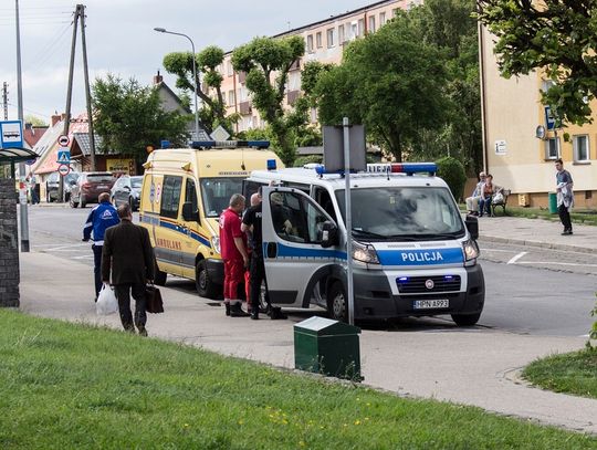 Kobieta wbiegła pod koła samochodu?