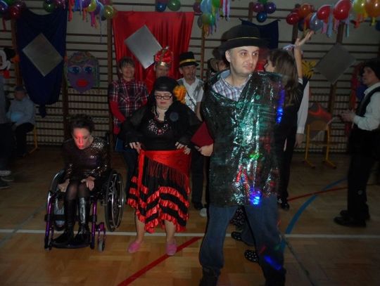 Kolorowy bal integracyjny w Publicznym Gimnazjum nr 3