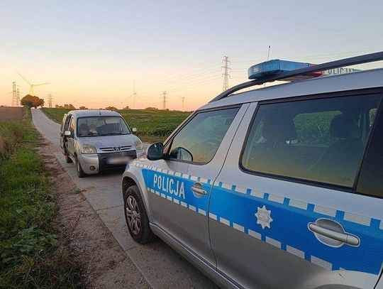 Kompletnie pijana kobieta wiozła dzieci niesprawnym pojazdem!