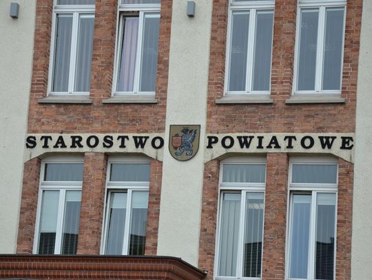 Koronawirus w starostwie. Zarażony urzędnik uczestniczył w weselu na Podlasiu 