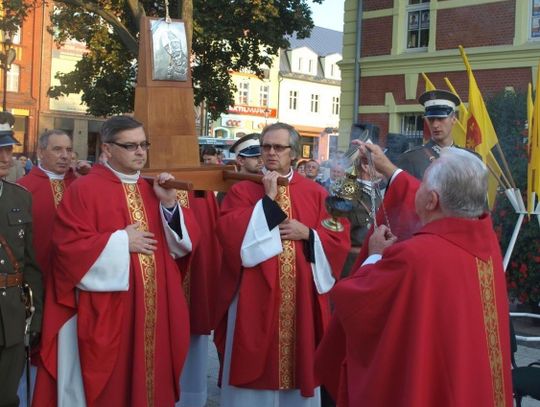 Królewskie wejście błogosławionego Polaka - starogardzkie parafie mają relikwie papieża Polaka