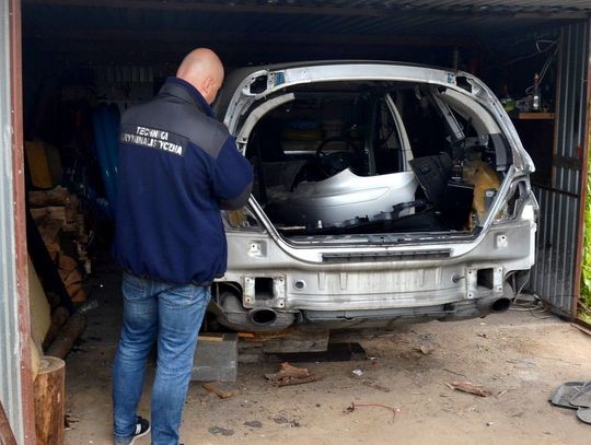  Kryminalni odzyskali kradzionego mercedesa i zatrzymali pasera