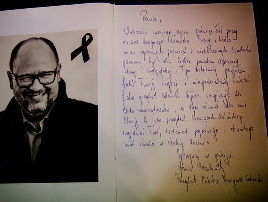 Księga kondolencyjna wyłożona w Urzędzie Miasta w Starogardzie Gd. 