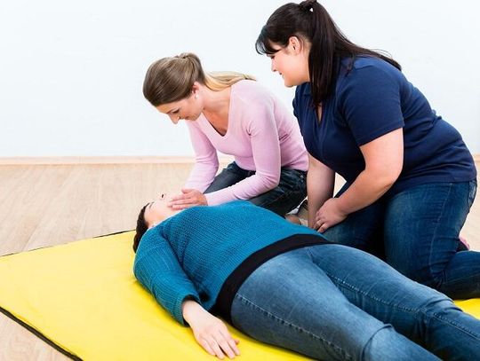 Kurs pierwszej pomocy – zapoznaj się z nim