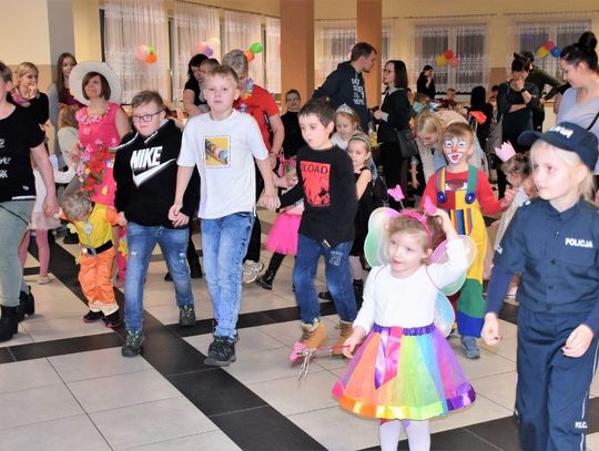 [FOTO] Mały (wielki) bal w Szlachcie. Gospodynie sprawiły dzieciom ogromną radość