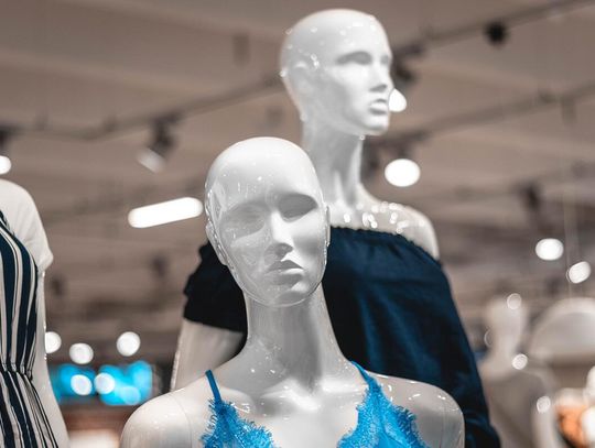 Manekin damski – gdzie najlepiej go stosować