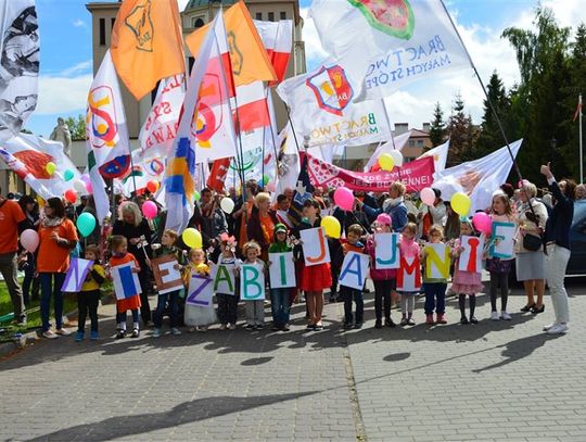 Marsz dla Życia i Rodziny. Kolorowo i ze śpiewem na ustach przeszli ulicami miasta