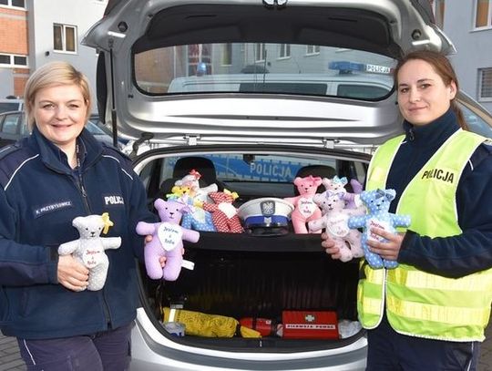 Maskotki trafią do policyjnych radiowozów 