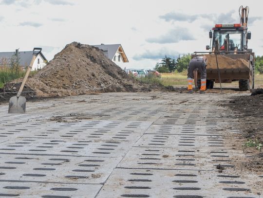 Miasto kontynuuje proces utwardzania dróg gruntowych