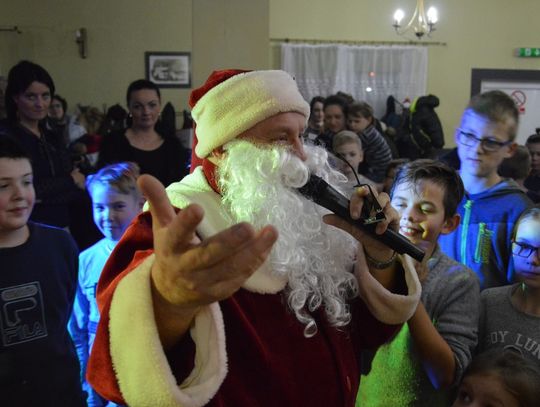 Mikołajki we wsi Rajkowy. Mikołaj odwiedził grzeczne dzieci 