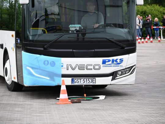 Mistrzowska precyzja za kierownicą. Kierowcy autobusów walczyli o awans do finału