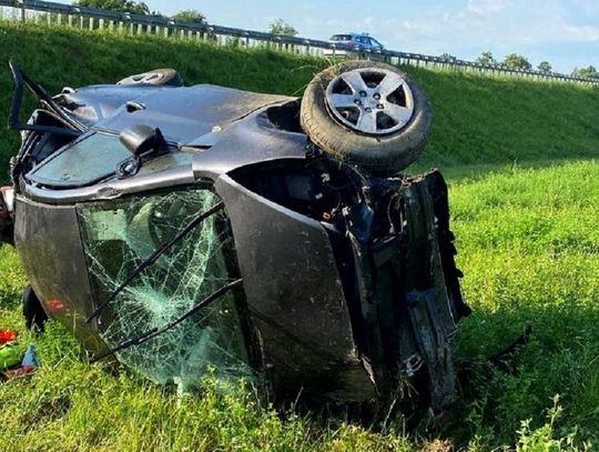 Młodzi ludzie dachowali na autostradzie A1. Tylko wczoraj doszło do dwóch podobnych zdarzeń! 