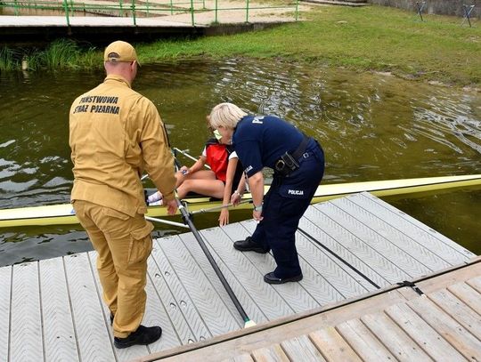 Mundurowi dbają o bezpieczny wypoczynek nad wodą oraz kontrolują kąpieliska