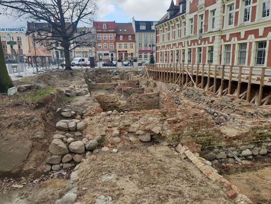  Mury dawnego ratusza nie zostaną zasypane ryżem 