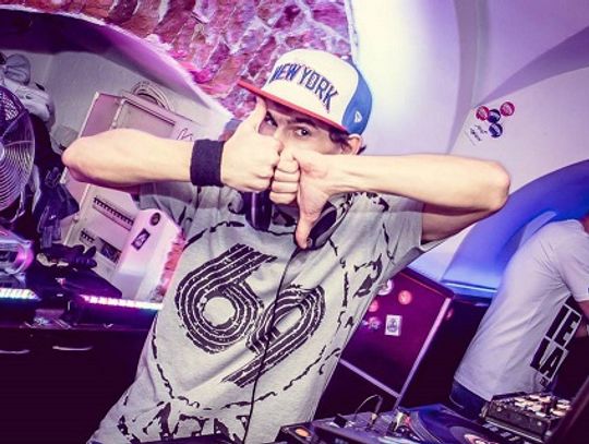 Muzyk z miasta nad Wierzycą. Z niewielkiego miasteczka na szczyt muzycznej sceny 