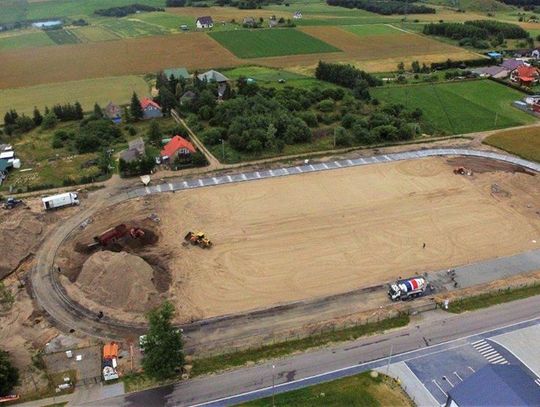 Na stadionie widać już bieżnię