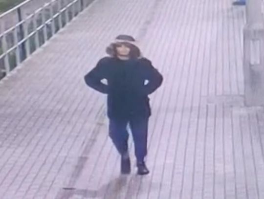 [NAGRANIE] Czy rozpoznajesz tę osobę? Jest podejrzana o kradzież roweru