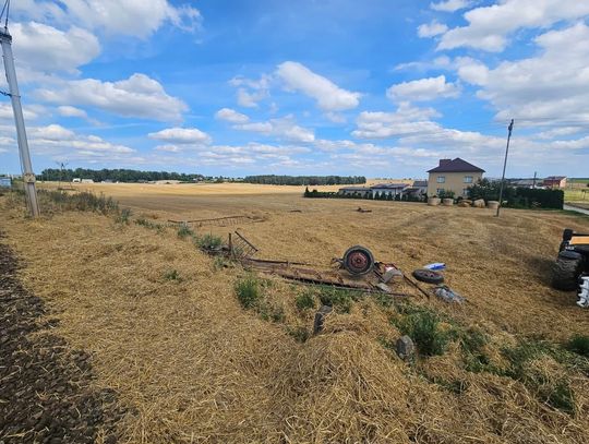 [NAGRANIE] Wjechał ciągnikiem wprost pod nadjeżdżający pociąg! Publikujemy kolejne nagranie