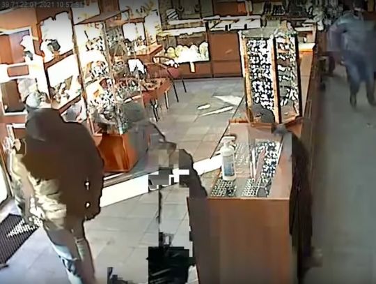 Napad na jubilera w Gdańsku. Policja publikuje zdjęcia sprawców [FOTO, FILM]