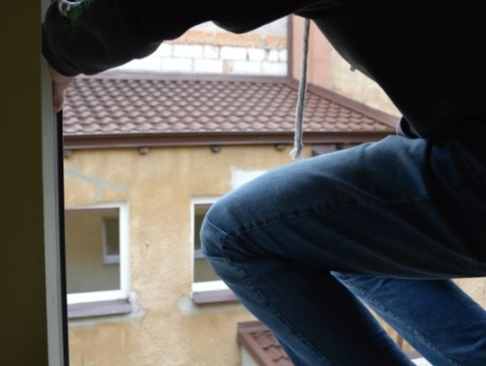 Niedoszły samobójca. Młody mężczyzna chciał skoczyć z dachu 