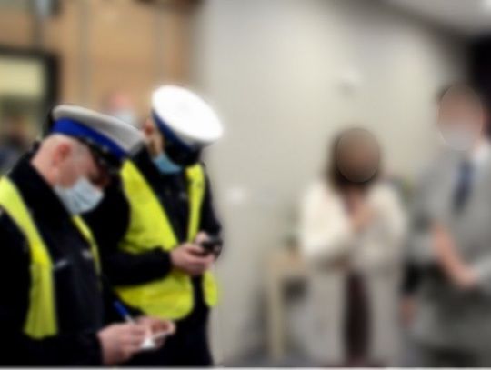 Nielegalne wesele w Starogardzie? Do lokalu weszli policjanci [WIDEO]