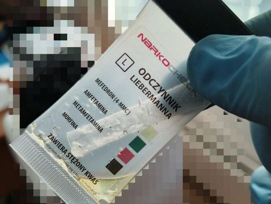 Nietrzeźwy kierowca Audi miał przy sobie narkotyki. 25-latek został zatrzymany