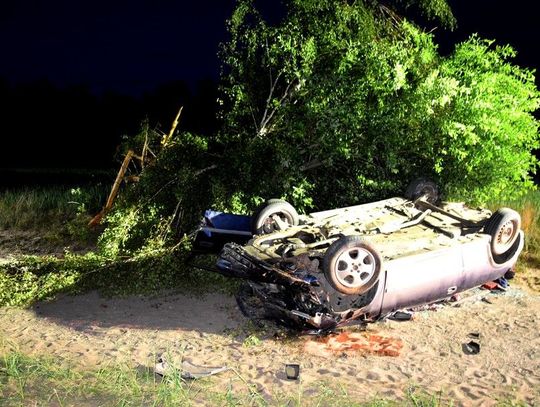 Niewiele brakowało, a 49-latka swój pijacki rajd przepłaciłaby razem z pasażerami życiem... 