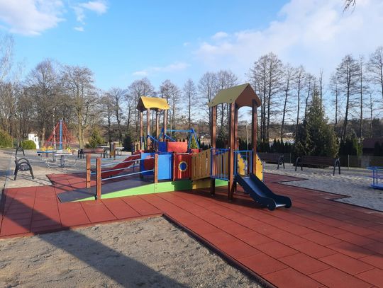 Nowe oblicze placu zabaw w Osieku. Jest schludnie, bezpiecznie i nowocześnie