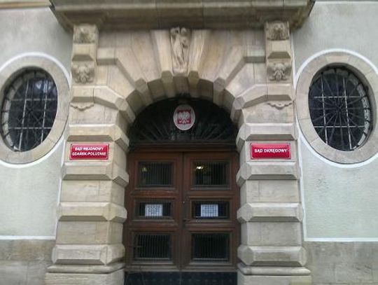 Nożownik nadal bez wyroku. Świadek z nakazem aresztowania