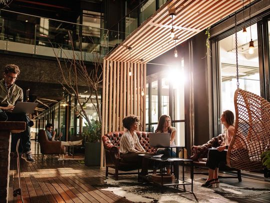 O czym lepiej nie rozmawiać na wigilii firmowej?