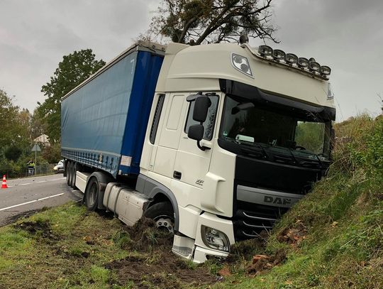 O krok od tragedii. Czołówka z tirem na DK 22 [FOTO]