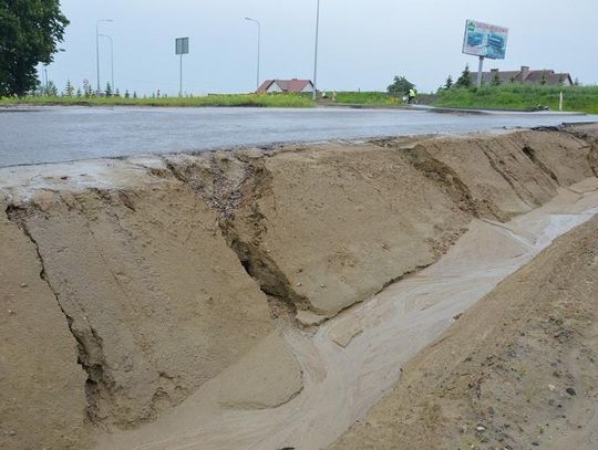 O krok od tragedii. Nowo powstała droga wymaga remontu 