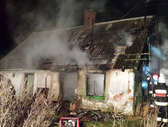 O krok od tragedii: wydostał się o własnych siłach z płonącego domu