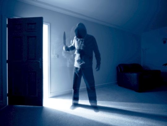 Obezwładniają gazem i kradną?! Czytelnicy alarmują: napadają w biały dzień! Policja: Takich zdarzeń nie odnotowano