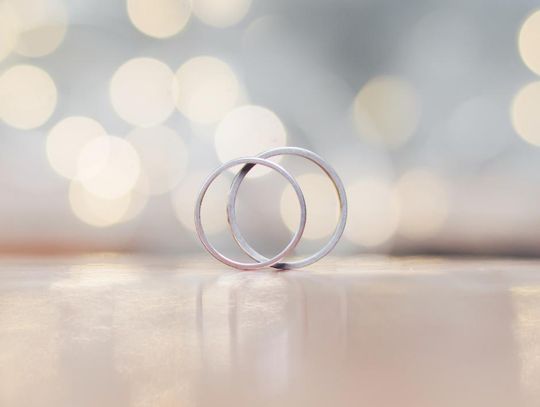 Obrączki z białego złota – idealny wybór dla miłośników nowoczesnej elegancji