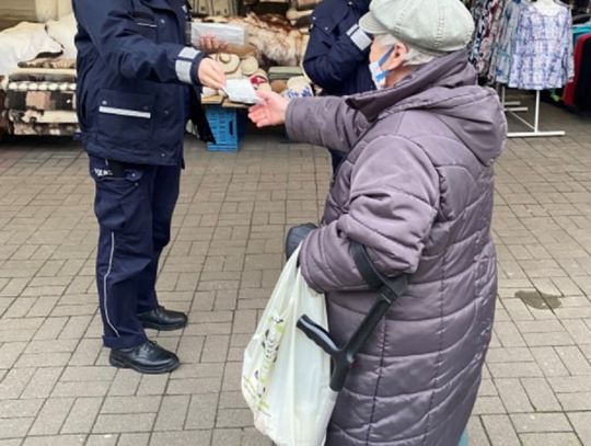 Od dziś nowe obostrzenia! Policjanci zachęcają do noszenia masek