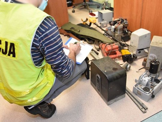  Odpowie za liczne kradzieże, włamanie oraz kradzież prądu