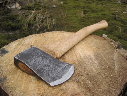 Odpowie za  rozbój siekierą