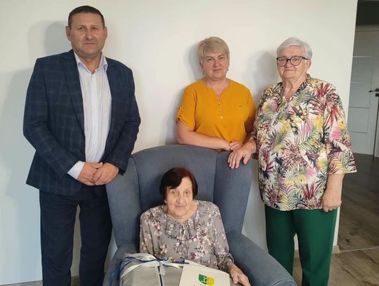 Pani Marta z Zielonej Góry skończyła 98 lat! Z życzeniami odwiedził ją wójt gminy