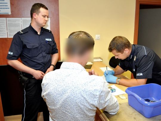 Pijany kierowca przewoził dzieci autobusem