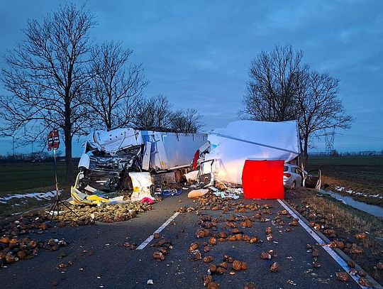 PILNE: Dwie osoby nie żyją, jedna jest ranna. Tragiczny wypadek w gminie Miłoradz. Duże trudnienia w ruchu