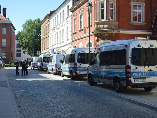 PILNE: Niewybuch z II wojny światowej w centrum miasta. Ewakuowano ok 500 osób, w tym osadzonych z Aresztu Śledczego w Starogardzie [FOTO, FILM]