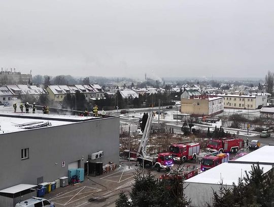 PILNE: Pożar marketu przy ul. Nowowiejskiej w Starogardzie [FILM]