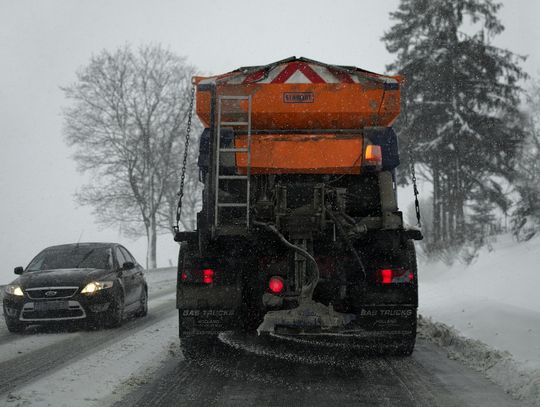 PILNE: Skrajnie trudne warunki na drogach i chodnikach. Wstrzymane kursy autobusów PKS