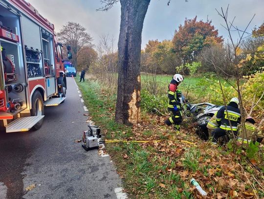 PILNE: Tragiczny wypadek na DW 214 w Zelgoszczy. Zginął 21-letni mężczyzna