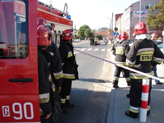 PILNE! ZDJĘCIA  - Bomba pod urzędem skarbowym? 