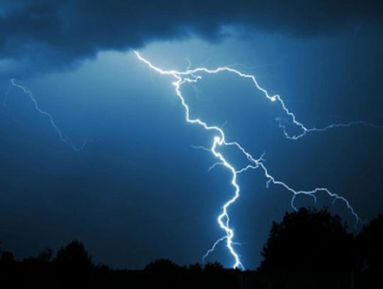 „Piorun uderzył w dach,  bo zdjęli piorunochrony”