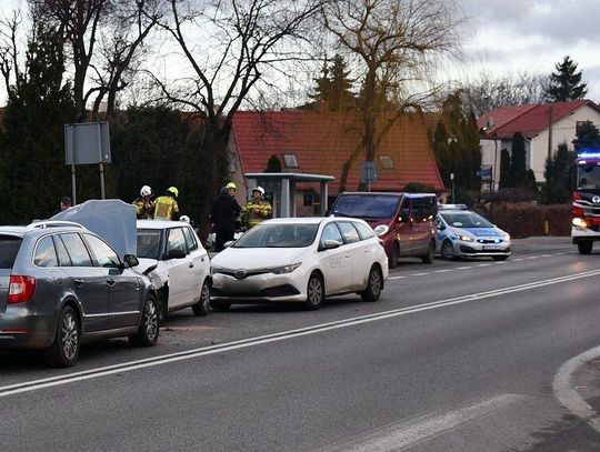 Po pijaku spowodował wypadek i pieszo uciekał z miejsca zdarzenia. Ponadto nie miał prawa jazdy